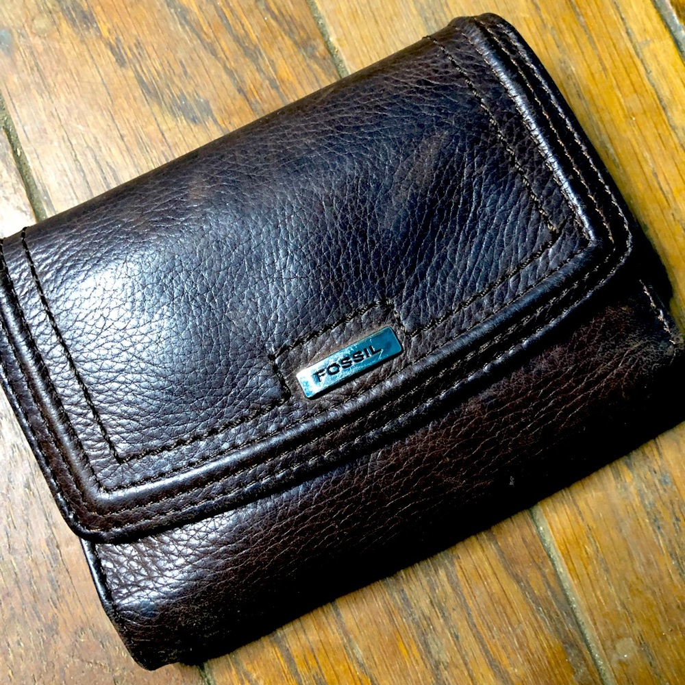 Fossil Women’s leather wallet
